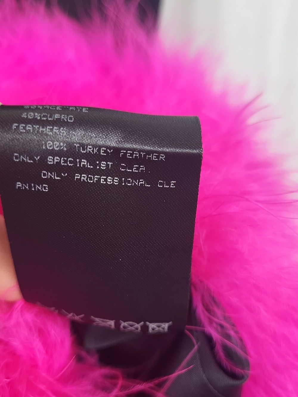 Lisa Perry Barneys New York Black Shift Dress with Hot Pink Feather Trim. Size 8 - Picture 13 of 16